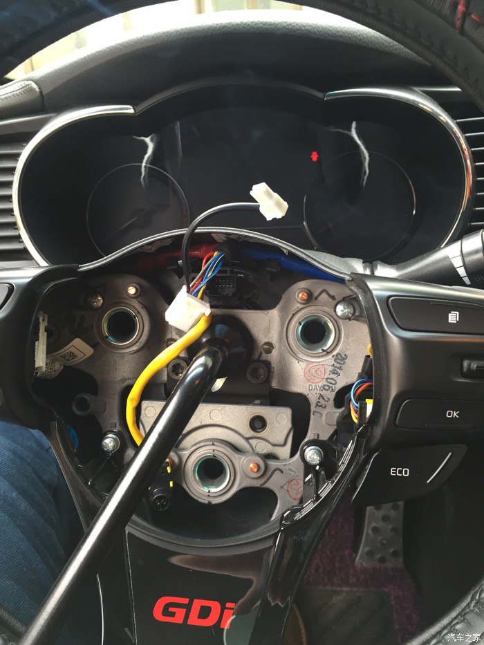 ‘mile米乐集团’30岁李沁身材超棒,西装搭配毛衣露腰吊带,30岁就像少女一样(图1) mile米乐