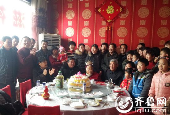 我校举行2018级研究生开学典礼_mile米乐(集团)-milesports(图1) mile米乐