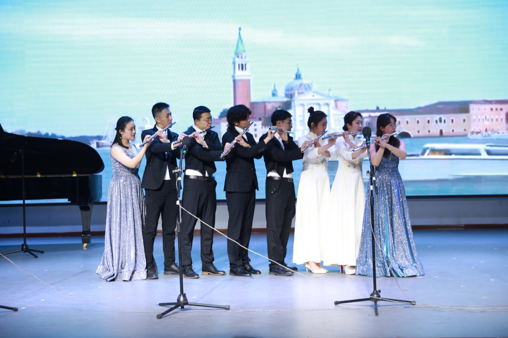 mile米乐_
河南长笛乐团高校巡演系列音乐会河南艺术职业学院（场）乐成举行(图7)